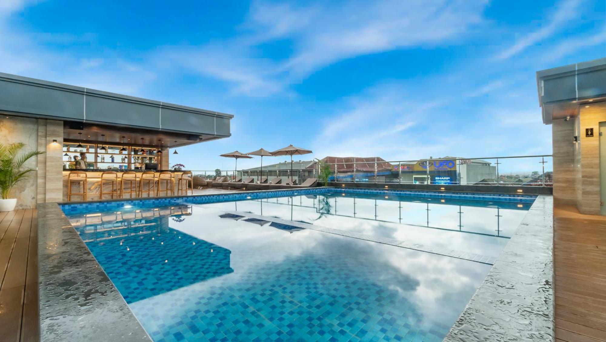 City Of Aventus Hotel - Denpasar Exteriör bild
